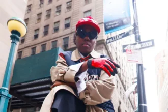 Money Lyrics by Teni image