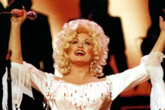 Dolly Parton - Jolene Lyrics & Meaning dolly.jpg